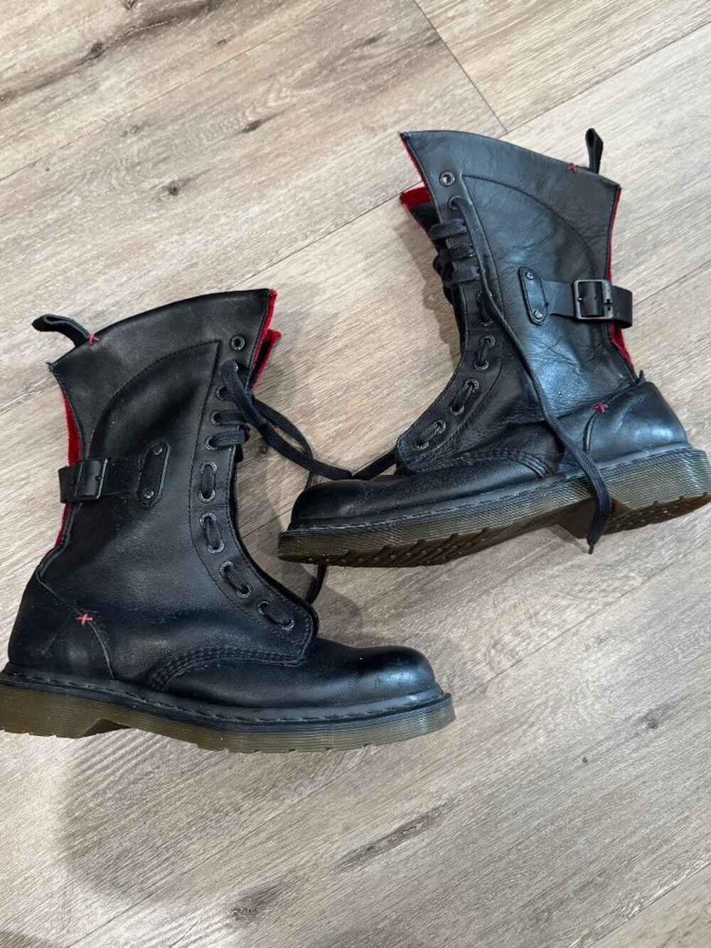 Dr. Martens 11554 13-eye combat boot. - Picture 2 of 11
